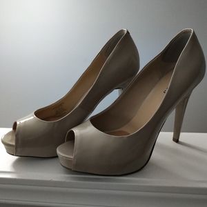 Guess Nude / Beige Peep Toe Heels sz9